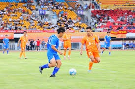 中国U23男足在遵义国际青年足球邀请赛中备战亚运